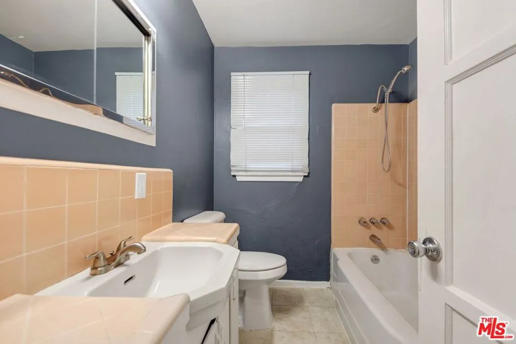 5122 W Avenue L10, Lancaster, California 93536 home-pic-10